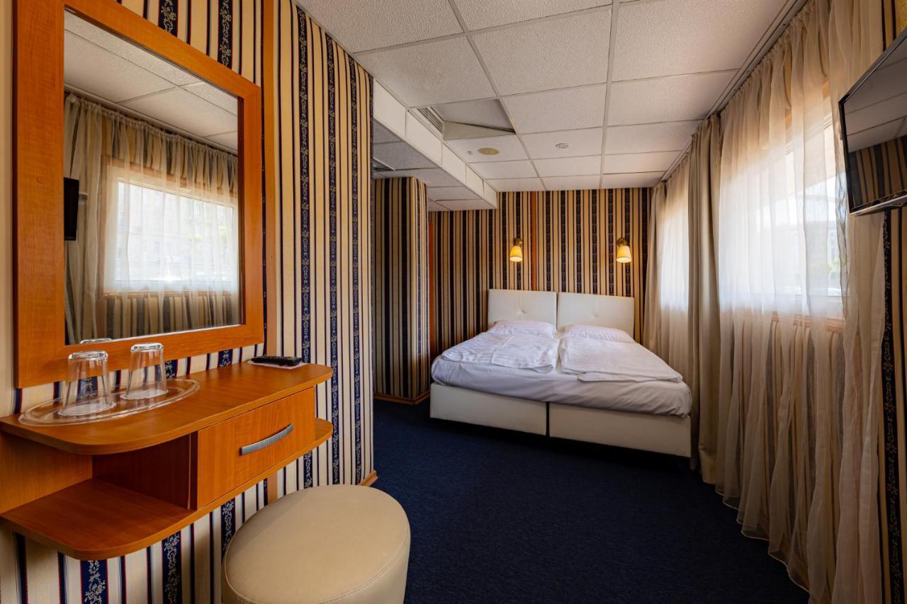 Grand Jules - Boat Hotel Budapešť Exteriér fotografie