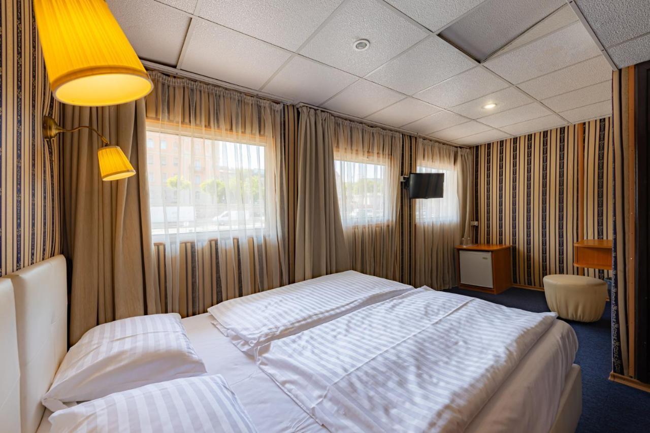 Grand Jules - Boat Hotel Budapešť Exteriér fotografie